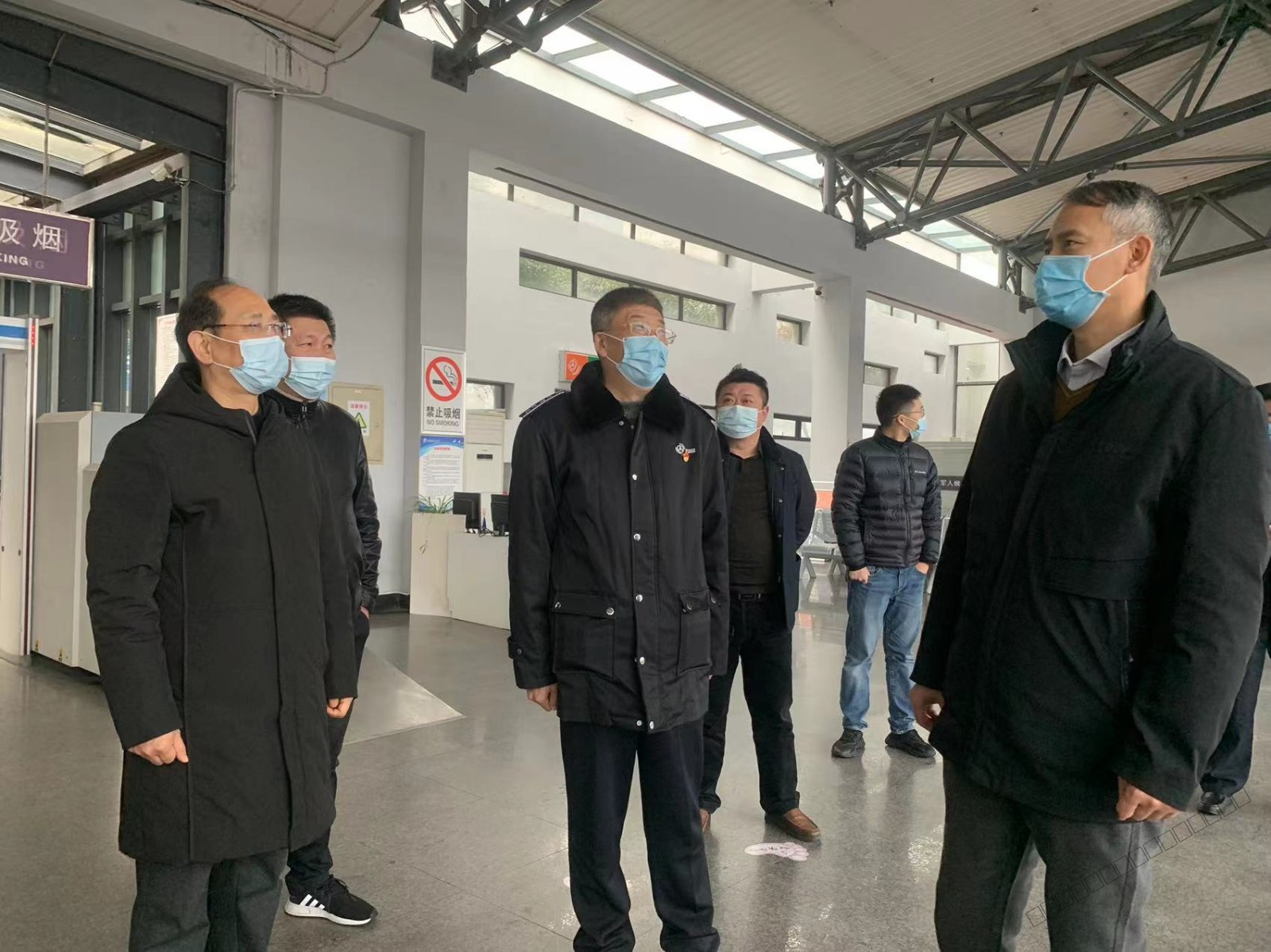 市交通运输局副局长王才林带队督查江都汽车站疫情防控及安全生产工作.jpg