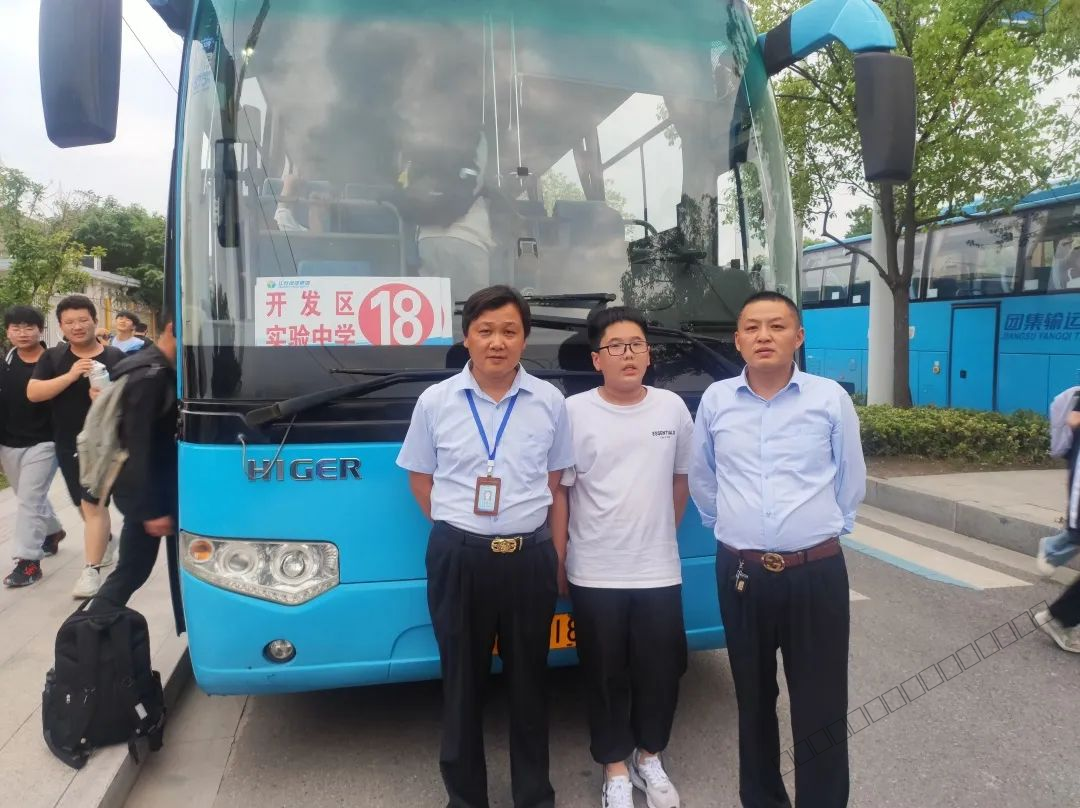 2.热情服务赢肯定 学校送来表扬信-1.png 2.热情服务赢肯定 学校送来表扬信-1.png