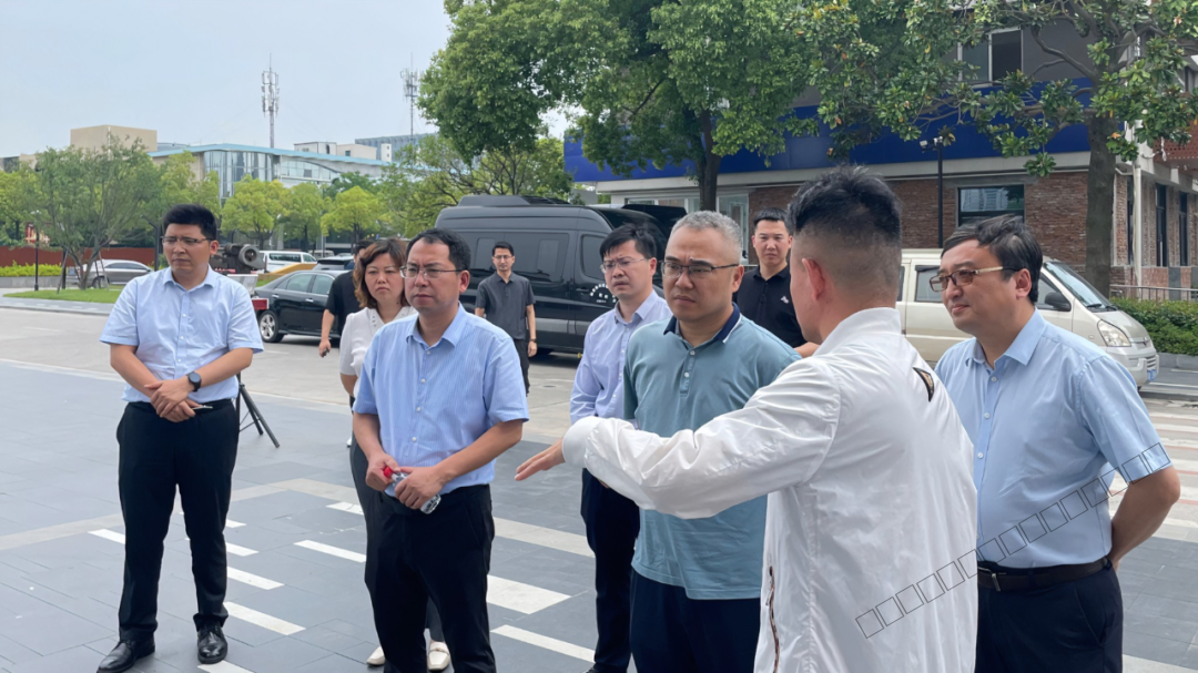 1.交通产业集团总经理曹远志一行考察杭州颐高集团-1.png